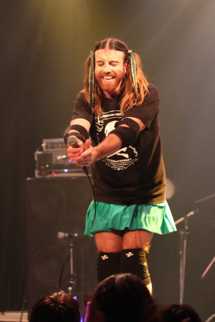 Ladybeard（レディービアード）　ノンスタのツアーTを着て登場。会場からは「カワイイー！」の声