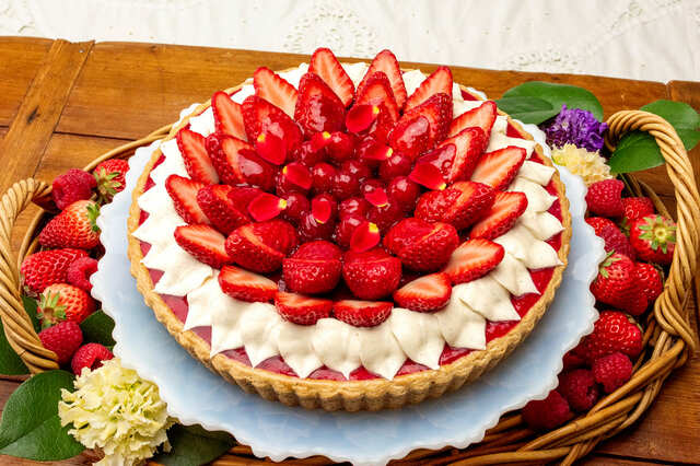 【キル フェ ボン「ラズベリーとバニラのタルト」】フレッシュなイチゴとフランボワーズにラズベリーのほど良い酸味とやさしい甘さのバニラが相性抜群