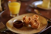 ミッキーシェイプのワッフルはアウラニでも楽しめます