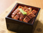 タレのしみこんだ鰻とご飯の相性抜群「ミニ鰻重」