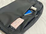 【ワークマン BASICバックパックll】フロントにも、15×20cmと24×20cmサイズのポケットがついています