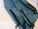 【ワークマン デイバッグ】背中側には貴重品を入れるポケットも