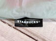 エコバッグのサイドに「STARBUCKS」のロゴタグ付きなのもうれしいポイント