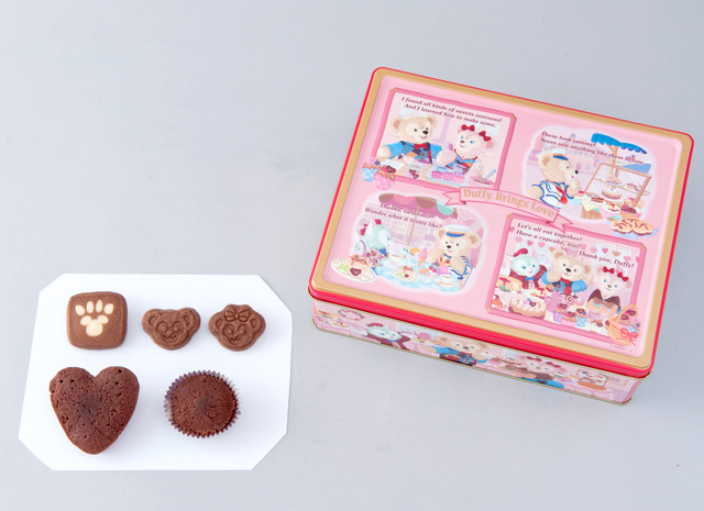 アソーテッド・スウィーツ ¥2,000 ※内容量 チョコレートクッキー1袋（45g）、チョコレート＆バタークッキー1袋（60g）、チョコレートチップ入りチョコレートフィナンシェ3個、チョコレートカップケーキ5個｜TDS「スウィート・ダッフィー」2016