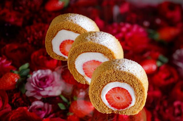 「15種以上の極上スイーツ」＜大人 ￥6,200～/小学生￥3,500/幼児（4歳以上）￥2,500＞【スーパースイーツビュッフェ2024 ～ホテルでいちご狩り～】