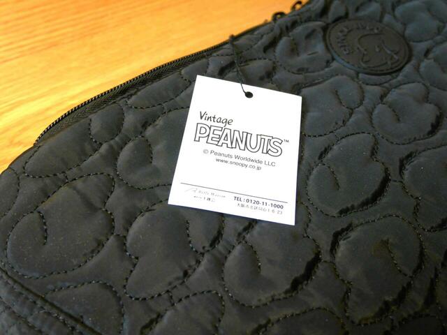 【ベルメゾン　軽量ワッペン付きショルダーバッグ 『スヌーピー』】タグには「Vintage PEANUTS」の文字が