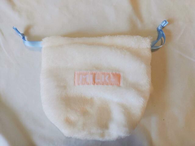 ブランドロゴの入ったタグあり