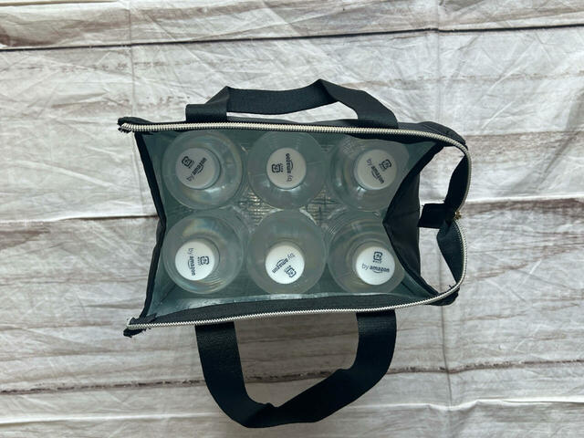 550mlのペットボトルが6本入る大容量!