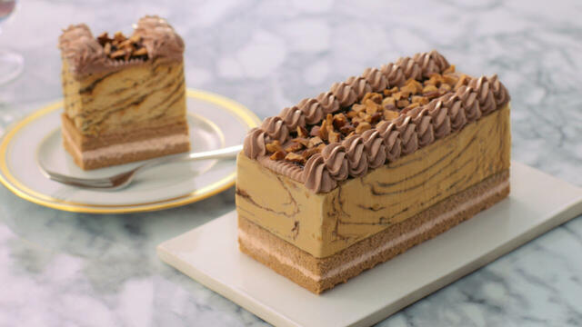 「31 カフェモカケーキ made from ジャモカアーモンドファッジ」＜価格：2,500円（税込）＞【サーティワンに「新アイスクリームケーキ」誕生！アイスクリームとケーキが層になった“苺チーズケーキ＆カフェモカ”全国で販売！】