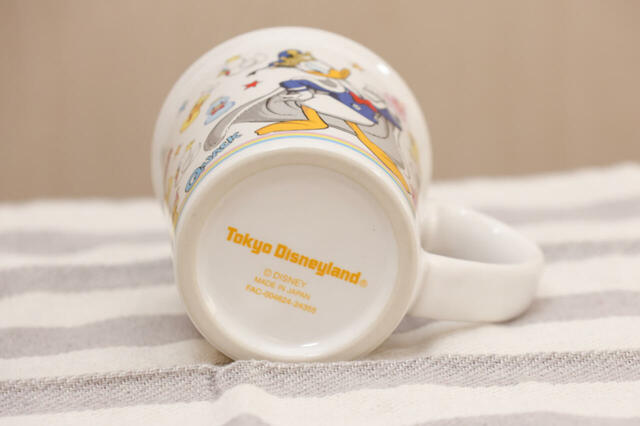 ブルーゼリー＆マンゴームース、スーベニアカップ付き 1200円｜底には東京ディズニーランドのロゴ入り