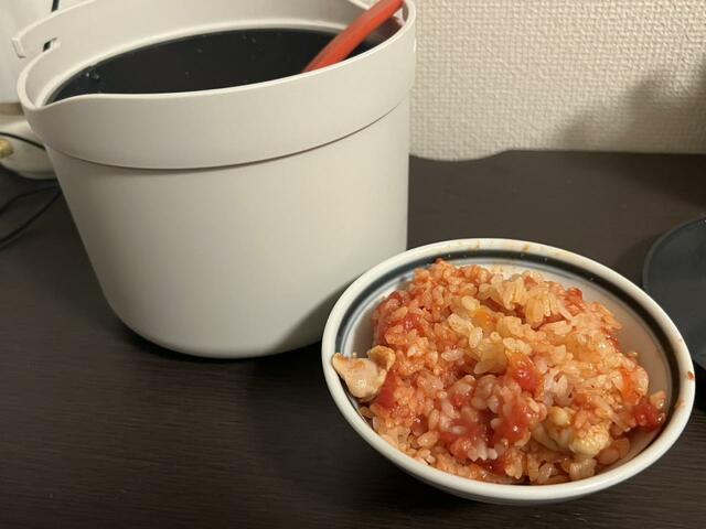 【Joseph Joseph 　電子レンジ炊飯調理器】しっかりトマト味のついたチキンライスが完成！