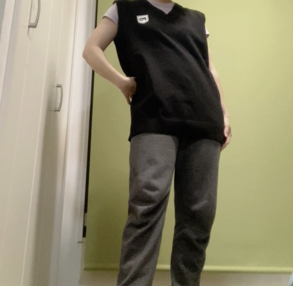 【ワークマン 動きFIT ニットゴルフベスト】オーバーサイズだと太ももまで隠れて良いですね