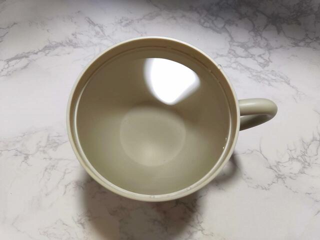 【リラックマ コーヒーカップでだららん加湿器】内側の線まで水を入れる