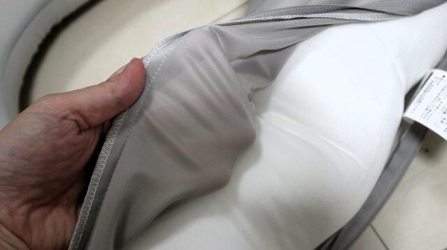 【ニトリ 上半身を包み込むまくら】カバーはカットソー＆タイツ風素材。薄さとバリエーションの少なさが唯一の難点かも