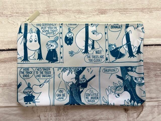 中サイズのポーチは（約）縦14.5cm×横21cm