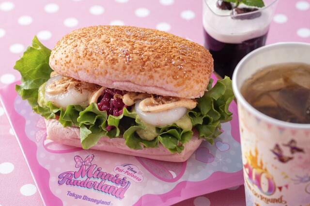 スペシャルセット 1,270円｜東京ディズニーランド「ディズニー・パルパルーザ“ミニーのファンダーランド”」スペシャルメニュー｜東京ディズニーリゾート40周年“ドリームゴーラウンド”｜発売期間：2023年12月26日（火）〜2024年3月31日（日）｜販売店舗：東京ディズニーランド「スウィートハート・カフェ」