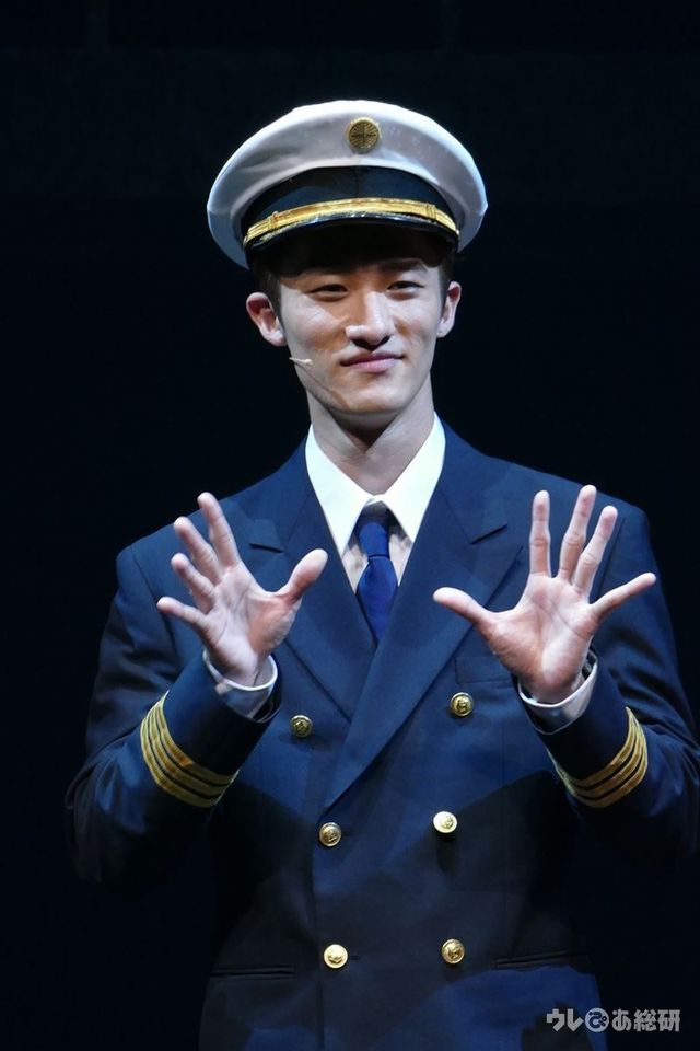 ミュージカル『キャッチ・ミー・イフ・ユー・キャン』フォトコール＆取材会より