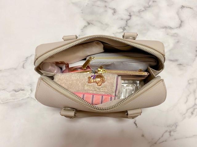 【UNIQLO（ユニクロ）レザータッチ 2WAY ボストンバッグ】実際に入れてみました。まだまだ入ります！