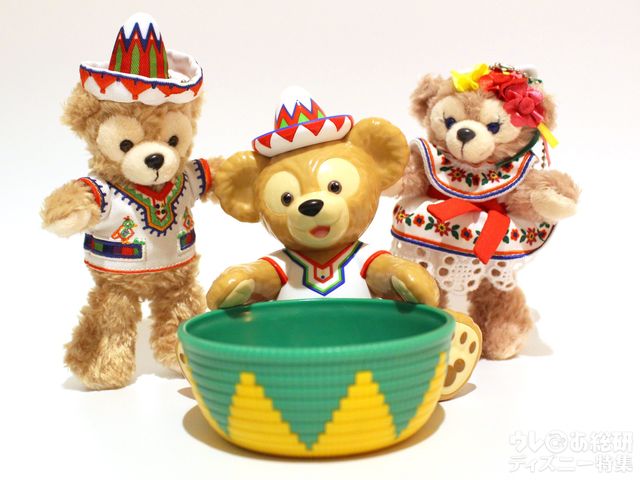 ダッフィーのスーベニアケースとぬいぐるみバッジの比較