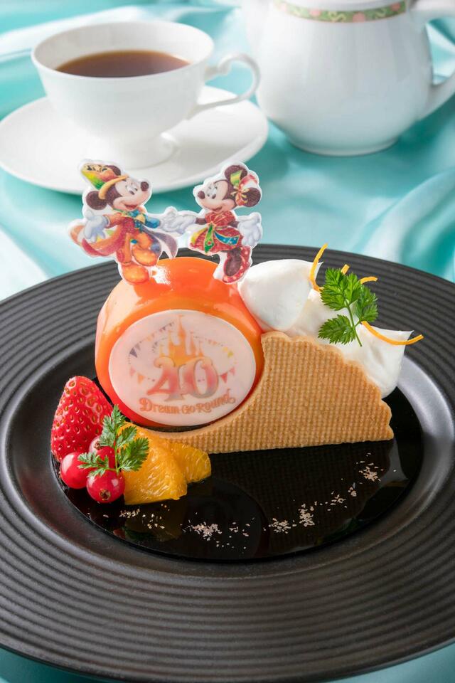 東京ディズニーリゾート40周年“ドリームゴーラウンド”ケーキセット|ディズニーアンバサダーホテル「ハイピリオン・ラウンジ (ロビーラウンジ)」
