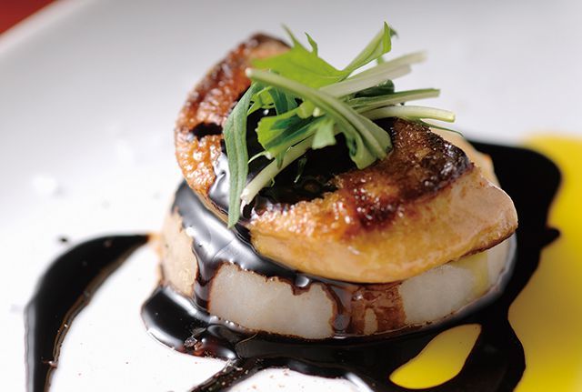 「鉄板焼」の名店特集／鉄板焼 摩天楼（押上）　フォアグラの鉄板焼き おまかせコース9800円（税別）の一品