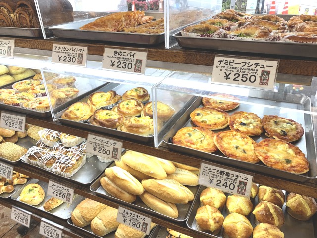 惣菜パンの種類も多い