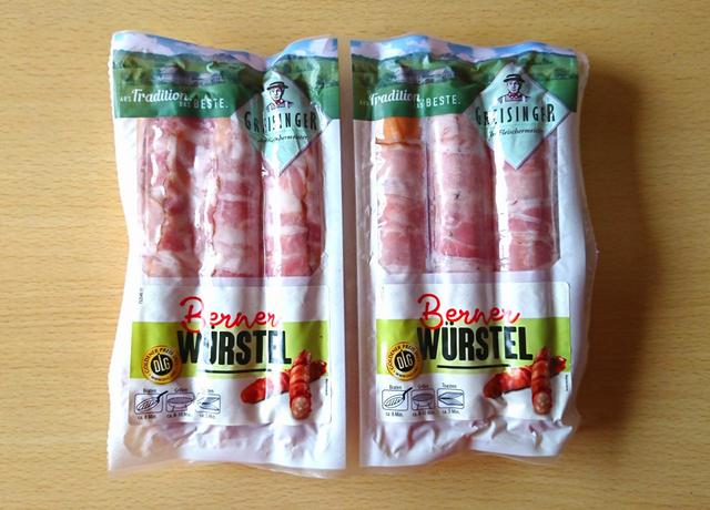 【コストコ　チーズフランクウィズベーコン　300g×2袋　788円】3本入りの真空パックが2つ連なっている