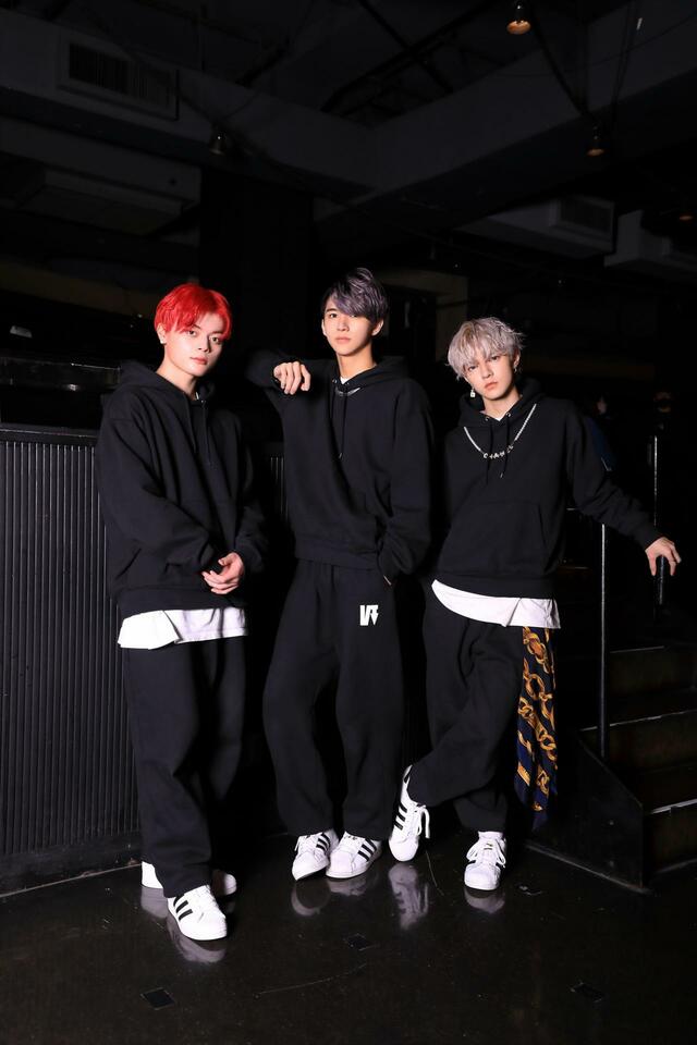 左からSEIYA、REIA、ISOZAKI TSUBASA