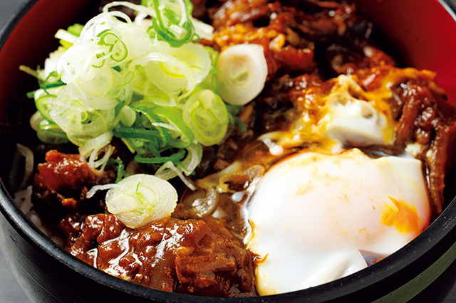 初味（名古屋／北区）　「どて玉丼」850円