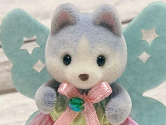 【シルバニアファミリー 限定付録】ハスキーは淡いグレーとアイボリーの配色が特徴的。ふんわりやわらかい印象でかわいい♪