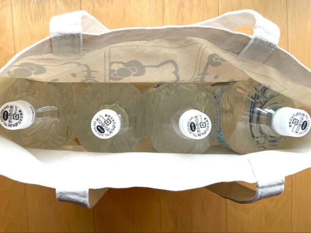 【ダイソー トートバッグ（ハローキティ）】2Lのペットボトルが4本入るくらいのサイズ