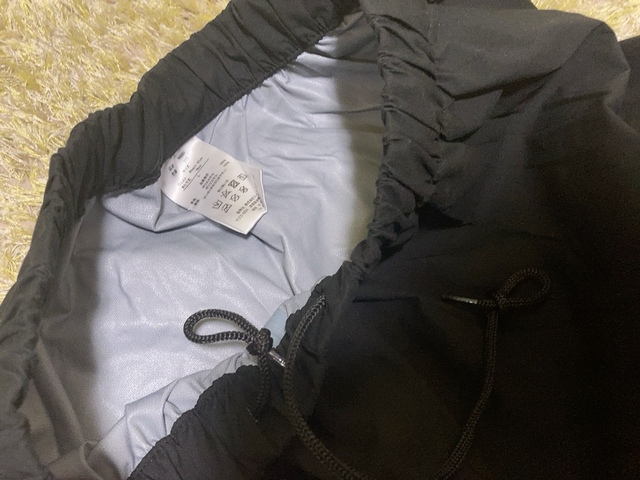 【ワークマン イナレムストレッチレインスーツ】パンツのウエストはゴムと紐でしっかり固定できます