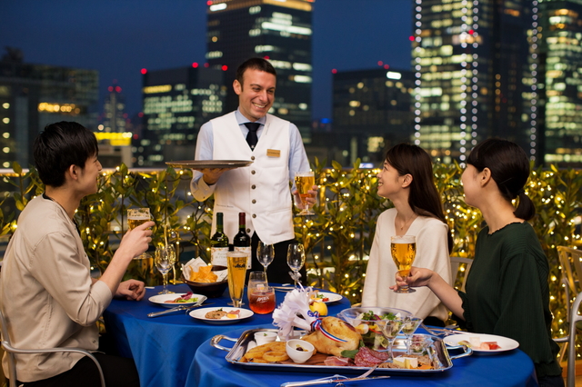 東京駅を見渡すオープンテラス