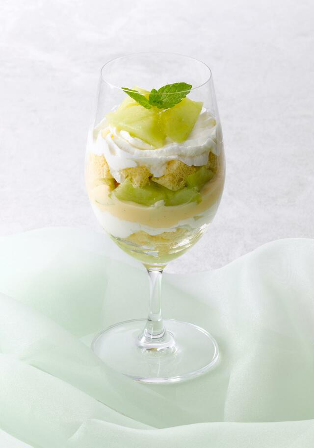 メロンのショートケーキ仕立て  980円（税込1,078円）【ロイヤルホスト 夏季限定デザート『Melon＆Granita（メロン＆グラニータ）』】