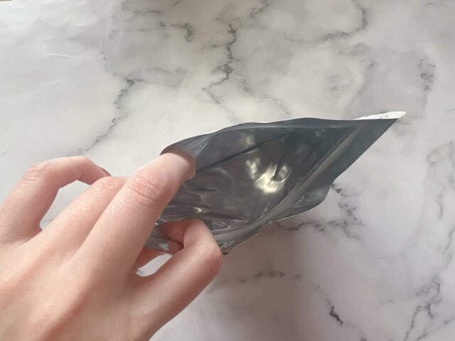 ジッパー付きなのでにおい漏れを防いでくれます