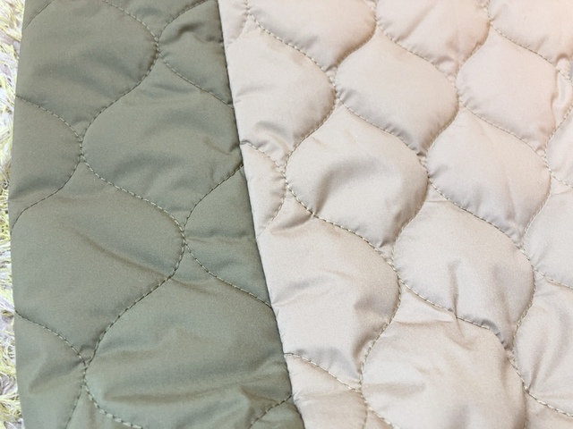 【ワークマン FieldCore 撥水・中綿マルチポケットトート】カラーはアソートベージュとカーキの2色使い。他にも種類がありました