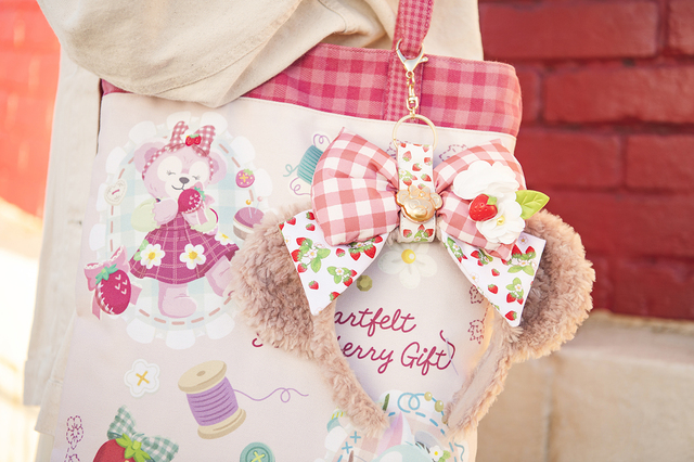 「ダッフィー＆フレンズのハートフェルト・ストロベリーギフト」グッズ