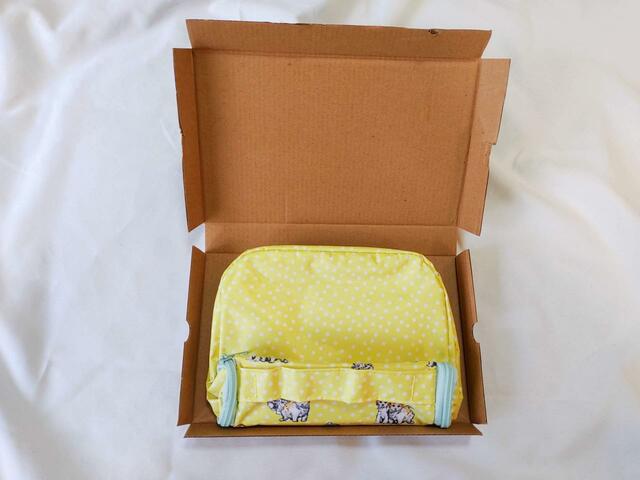 開封した状態『InRed（インレッド）10月号』付録「ポール＆ジョーボーテ」の吊るせるコスメポーチ