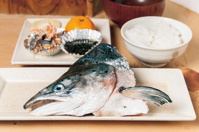 神田・おいしい魚ランチ／まないた　まかない定食（しゃけ・ライス・味噌汁・惣菜付）—1000円