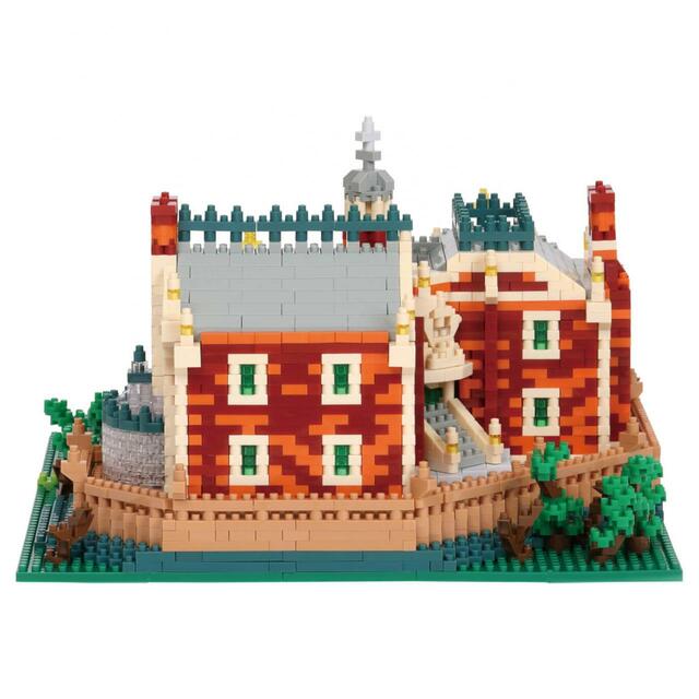 ミニブロック〈ナノブロック〉 12,000円｜サイズ：（組み立てた状態）縦約20×横約20×高さ約13cm｜東京ディズニーリゾート「ディズニーストーリービヨンド」グッズ｜販売店舗：東京ディズニーランド「キングダム・トレジャー」｜発売日：2023年1月26日（木）