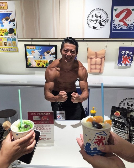 「全力でかき氷つくります!」イケメンマッチョのあつ~いフォトギャラリー