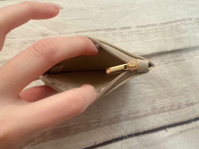 ファスナーで開閉する仕様