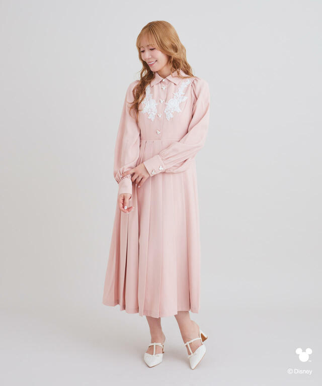 レース付きプリーツシャツワンピース 14,900円｜Areeam Disney Collection「ミッキーマウス」