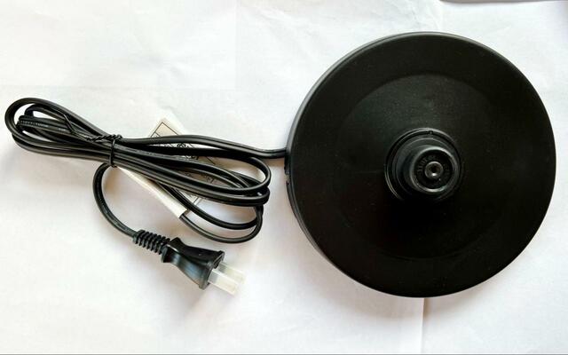 【山善 電気ケトル クッキングポットYRGA-S600(B)】台座の部分と電源は切り離せない