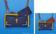 【スマホショルダーバッグ】付属のパスケースは、「工藤新一」が仮面を被り、黒衣の騎士として事件を解決するエピソードをイメージ【サマンサタバサプチチョイス『名探偵コナン』コレクション】