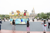 【TDR】ミッキーが距離を取って登場! 7/1パーク再開後の“新しい運営方法”を公開