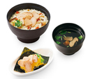 左上：松茸ごはん　　右：松茸のお吸い物　　左下：松茸の手巻き寿司【和食さと 「松茸料理＆サーモン料理食べ放題」】