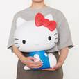 【HELLO KITTY 50th～ハッピーアニバーサリー★～】セブン−イレブン限定 LAST賞 「BIG! ハローキティ おすわりフィギュア」。もちろん抱っこもできます♪