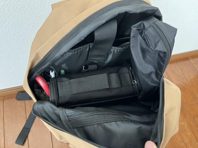 【KiU ウォータープルーフ デイバックパック k286】ノートPCやポーチ、着替え、折り畳み傘などを入れても余裕あり！旅行のお土産も入りそうです