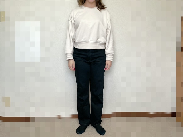 【UNIQLO U （ユニクロ ユー） レギュラーフィットストレートハイライズジーンズ】トレーナーでも上品な着こなしに